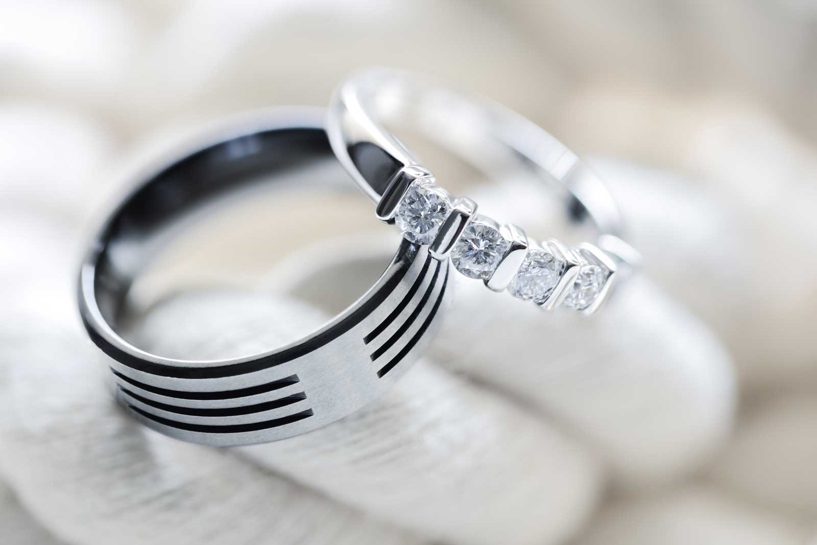 bg-header-2-wedding-rings-PKSEZUT.jpg